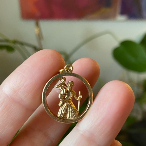 Vintage 9k Hallmarked St. Christopher Pendant - Picture 3 of 12